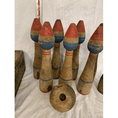 16 - A VINTAGE SET OF EIGHT SKITTLES, BOWL AND WOODEN STORAGE BOX