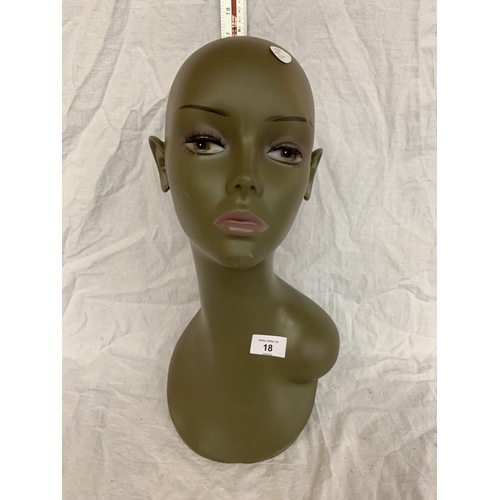 18 - A SHOP DISPLAY MANNEQUIN HEAD