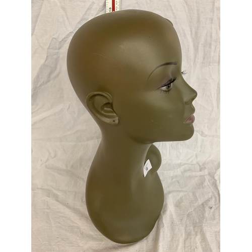 18 - A SHOP DISPLAY MANNEQUIN HEAD