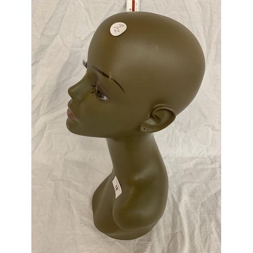 18 - A SHOP DISPLAY MANNEQUIN HEAD