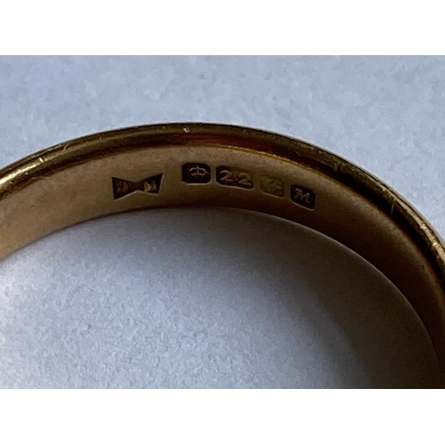 502 - A 22 CARAT GOLD WEDDING BAND -  5.9 GRAMS