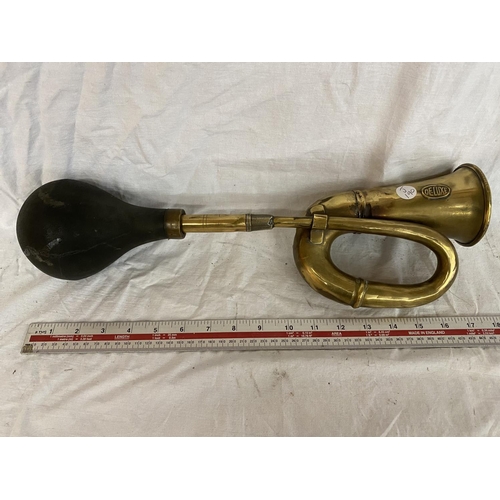 154 - A VINTAGE DELUXE BRASS CAR HORN