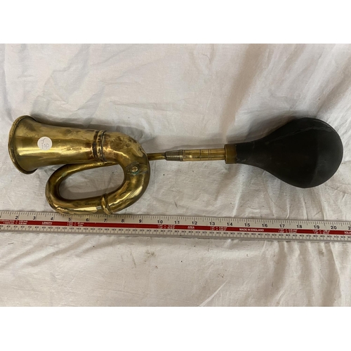 154 - A VINTAGE DELUXE BRASS CAR HORN