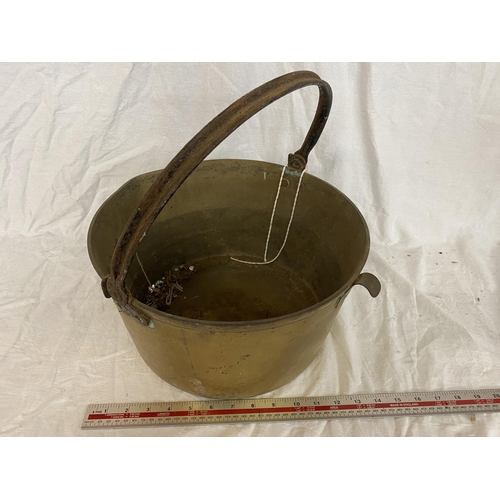 156 - A VINTAGE BRASS JAM PAN WITH CAST IRON HANDLE