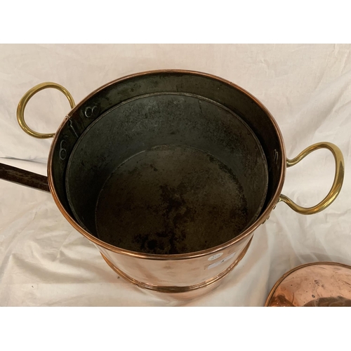 30 - A VICTORIAN LARGE COPPER STEAMER WITH LINER 42CM HIGH