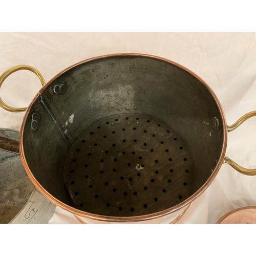 30 - A VICTORIAN LARGE COPPER STEAMER WITH LINER 42CM HIGH