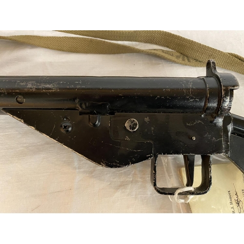 419 - A MK II STEN GUN WITH MAGAZINE, CARRY STRAP AND EU DECOMMISSIONING CERTIFICATE