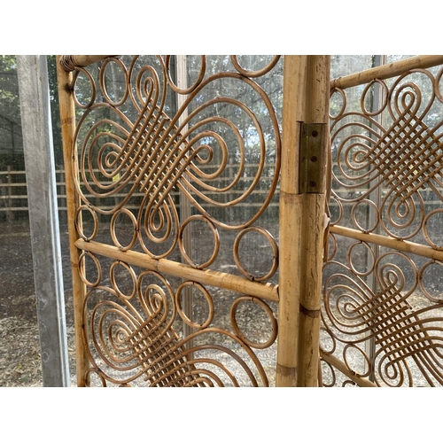 1530 - A WICKER THREE SECTION SCREEN