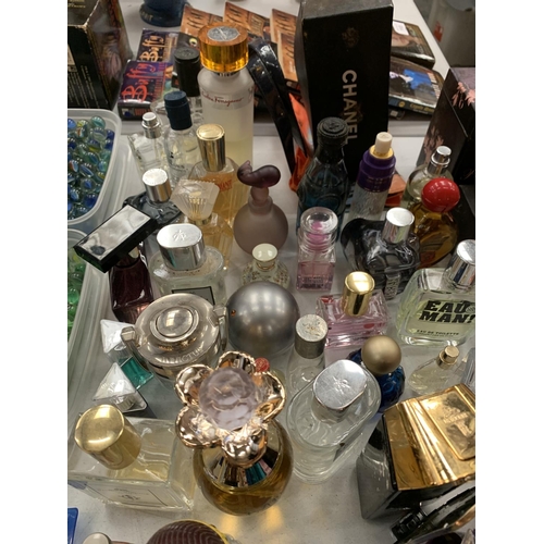 114 - A LARGE COLLECTION OF PERFUME AND PERFUME BOTTLES