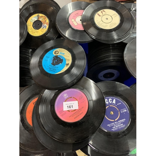 161 - A LARGE QUANTITY OF 60'S, 70'S, AND 80'S SINGLES