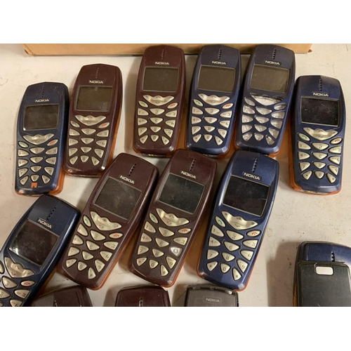 253 - A LARGE QUANTITY OF OLD NOKIA PHONES, SPARES AND CABLES