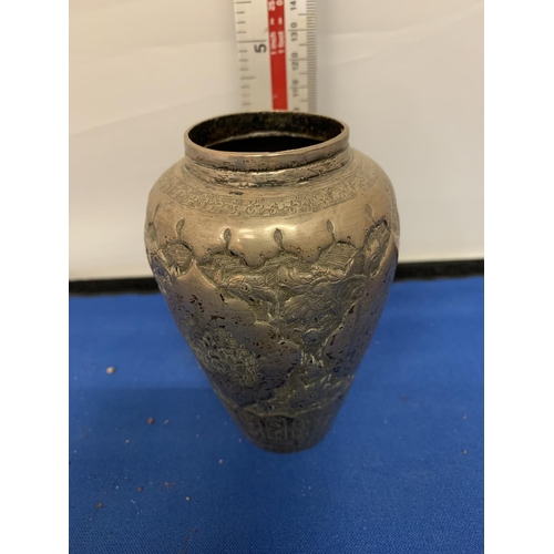 260 - A PERSIAN WHITE METAL, POSSIBLY SILVER, VASE, MARKED TO BASE, HEIGHT 12 CM