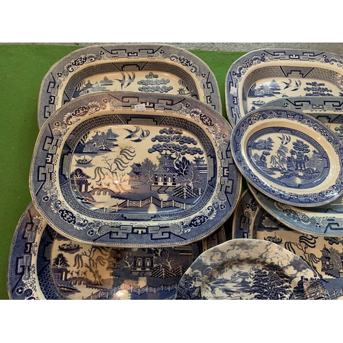 277 - A COLLECTION OF BLUE AND WHITE WARE TO INCLUDE MEAT PLATTERS, PLATES ETC SOME A/F