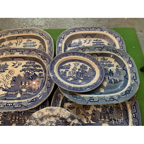 277 - A COLLECTION OF BLUE AND WHITE WARE TO INCLUDE MEAT PLATTERS, PLATES ETC SOME A/F