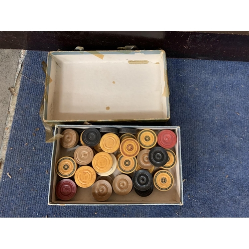 298 - A LARGE VINTAGE WOODEN FRAMED CARROM BOARD WITH A BOX OF COUNTERS