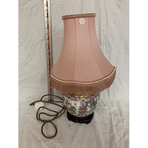 36 - AN ORIENTAL TABLE LAMP DEPICTING FLOWERS AND BIRDS ON A WOODEN BASE