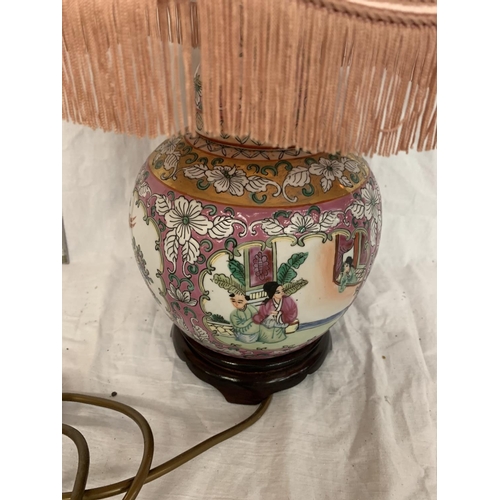 36 - AN ORIENTAL TABLE LAMP DEPICTING FLOWERS AND BIRDS ON A WOODEN BASE