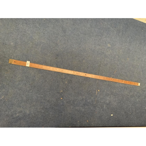 450 - A VINTAGE WOODEN 4FT MEASURING STICK