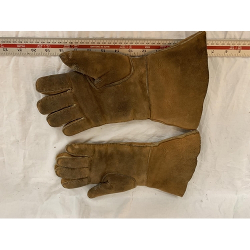 48 - A PAIR OF LEATHER MILITARY GLOVES