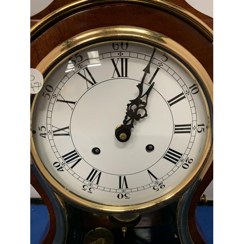 486 - A MAHOGANY AND GILT MANTLE CLOCK