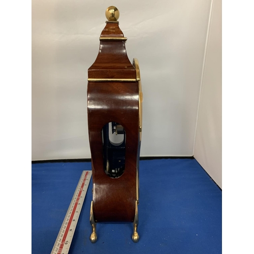 486 - A MAHOGANY AND GILT MANTLE CLOCK