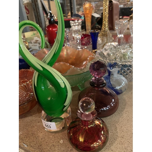 653 - A LARGE QUANTITY OF GLASSWARE TO INCLUDE COLOURED, CUT AND LUSTRE