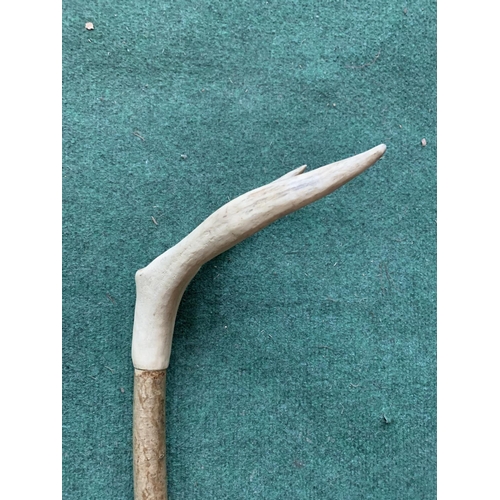 660 - A THUMB STICK WITH AN ANTLER TOP