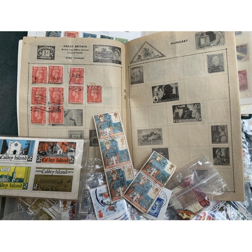 73 - A LARGE QUANTITY OF STAMPS AND ALBUMS FROM AROUND THE WORLD