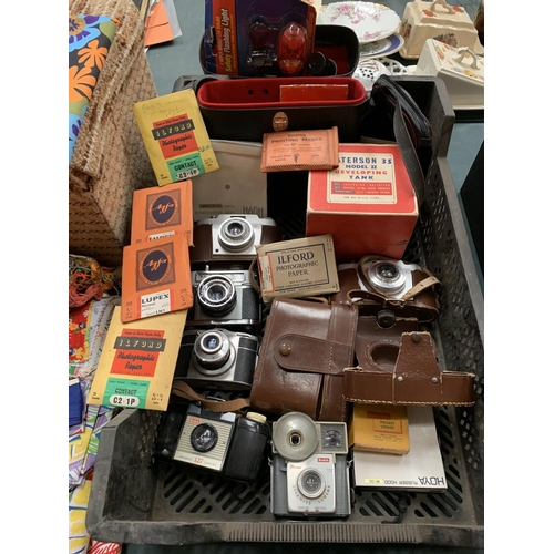 79 - A LARGE COLLECTION OF CAMERAS ETC TO INCLUDE A KODAK BROWNIE, AFGA, PHOTOGRAPHIC PAPER ETC