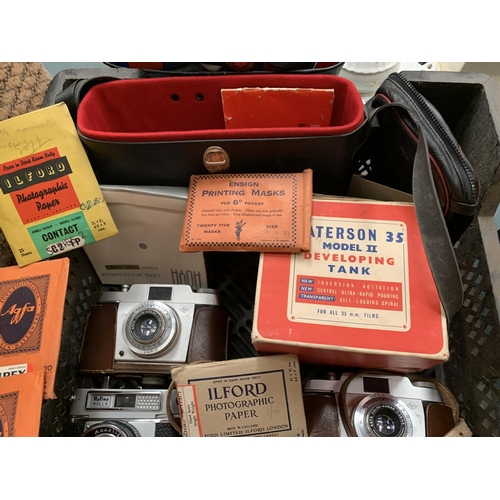 79 - A LARGE COLLECTION OF CAMERAS ETC TO INCLUDE A KODAK BROWNIE, AFGA, PHOTOGRAPHIC PAPER ETC