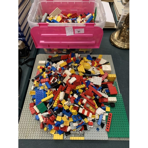 91 - A LARGE COLLECTION OF LEGO