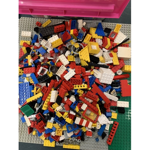 91 - A LARGE COLLECTION OF LEGO