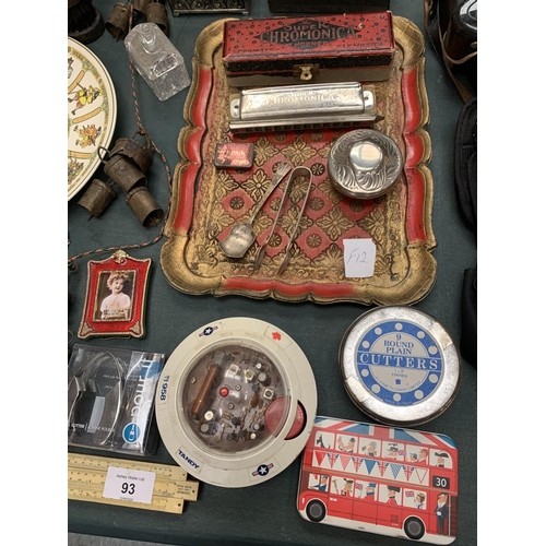 93 - A COLLECTION OF VARIOUS VINTAGE ITEMS TO INCLUDE A BOXED HARMONCIA, TRAY, SUGAR TONGS, FRAMES, BELLS... 