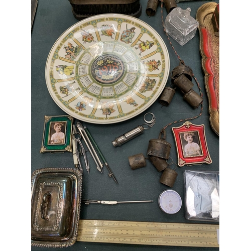 93 - A COLLECTION OF VARIOUS VINTAGE ITEMS TO INCLUDE A BOXED HARMONCIA, TRAY, SUGAR TONGS, FRAMES, BELLS... 