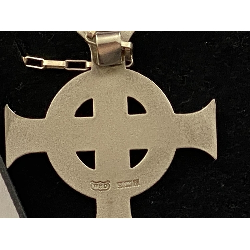 702 - A HALLMARKED BIRMINGHAM SILVER 1892 WESLEY DEACONESS ORDER CROSS AND CHAIN