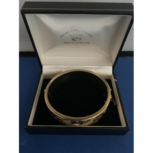 532 - VINTAGE ROLLED GOLD CHASED ENGRAVED HINGED BANGLE & SAFETY CHAIN - BOXED