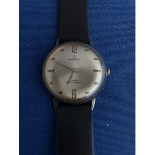 547 - GENTS MID CENTURY SERVICES 17 JEWELS MANUAL WRIST WATCH WITH BLACK LEATHER STRAP