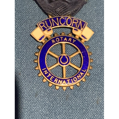 576 - STERLING SILVER RUNCORN ENAMELLED ROTARY INTERNATIONAL MEDALLION