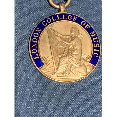 577 - VINTAGE COLLEGE OF LONDON SILVER HALLMARKED ENAMELLED MEDALLION DATED 1952