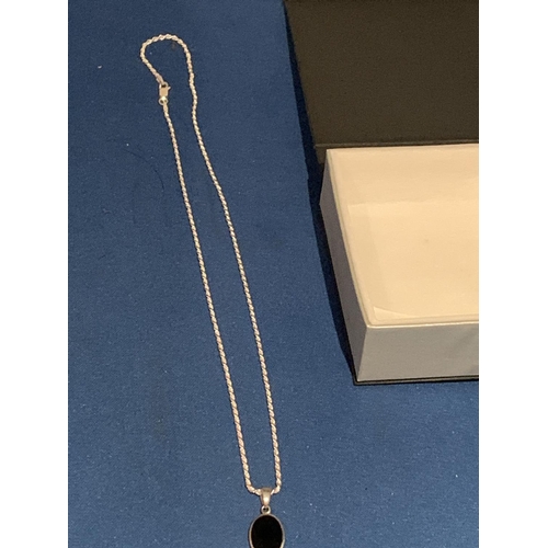 590 - MODERN SILVER ONYX & MOTHER O'PEARL PENDANT AND CHAIN