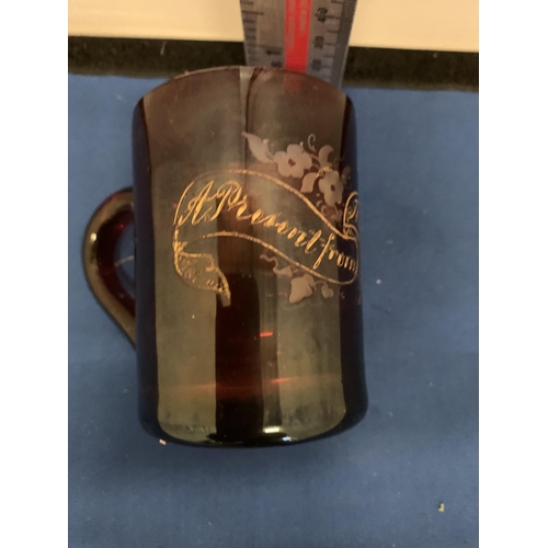 728 - ETCHED RUBY GLASS COMMEMORATIVE MUG 'PRESENT FROM CRYSTAL PALACE' 8 CM