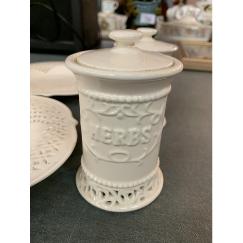 733 - 6 PIECES OF CREAMWARE CERAMICS WITH PIERCED DECORATION