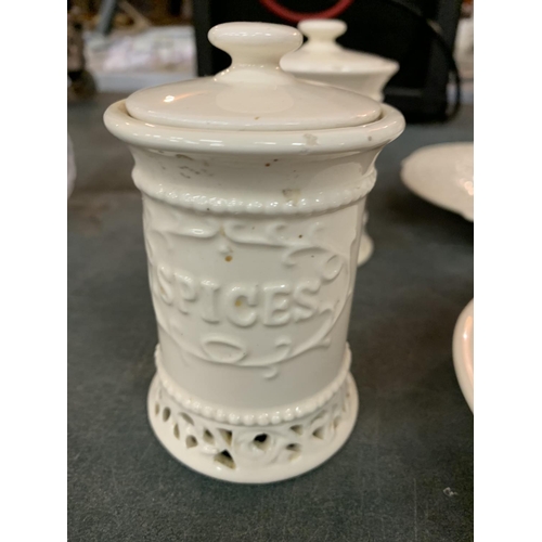 733 - 6 PIECES OF CREAMWARE CERAMICS WITH PIERCED DECORATION