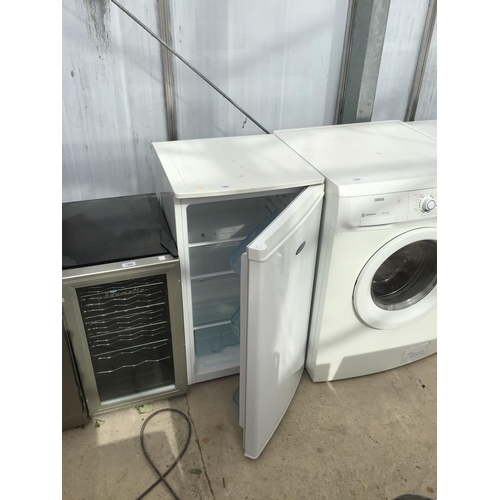 1360 - AN ICEKING FRIDGE, NEEDS A LIGHT CLEAN, IN WORKING ORDER