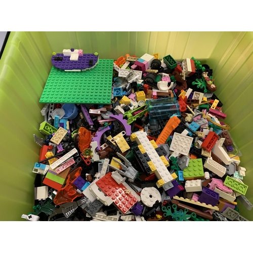 83 - A LARGE COLLECTION OF LEGO ETC.