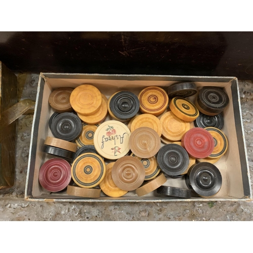 239 - A LARGE VINTAGE WOODEN FRAMED CARROM BOARD WITH A BOX OF COUNTERS