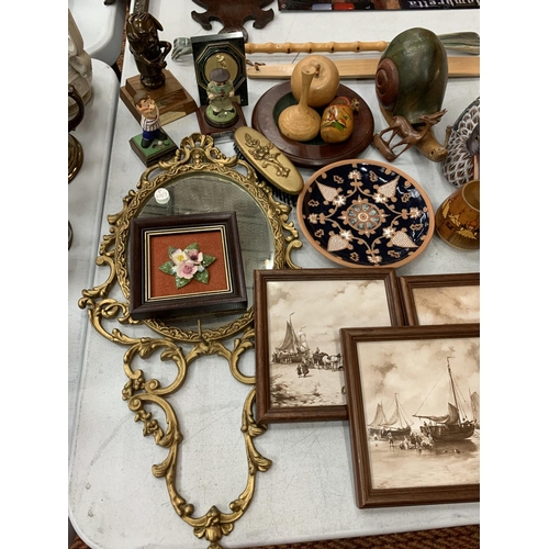 243 - VARIOUS COLLECTABLE ITEMS TO INCLUDE A GILDED MIRROR, WOODEN CARVED ANIMALS, FRAMED TILES ETC