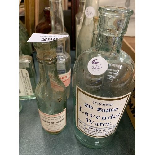 280 - A COLLECTION OF VINTAGE GLASS BOTTLES AND MEDICINE BOTTLES