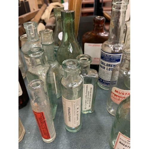 280 - A COLLECTION OF VINTAGE GLASS BOTTLES AND MEDICINE BOTTLES