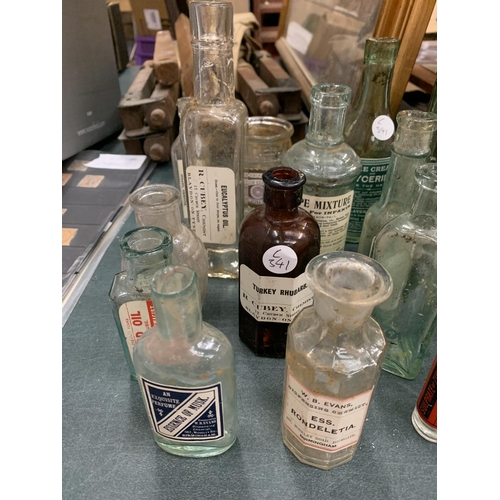 280 - A COLLECTION OF VINTAGE GLASS BOTTLES AND MEDICINE BOTTLES